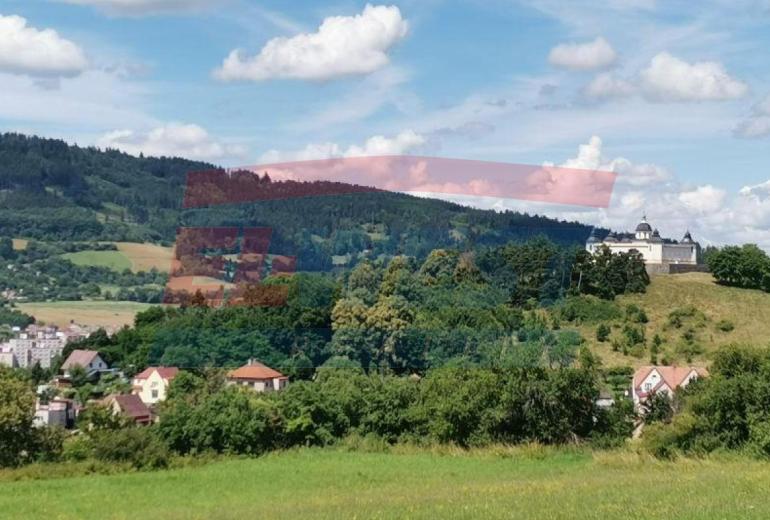 PRODEJ ZAHRADY SE ZAHRADNÍM DOMKEM A VÝHLEDEM NA SUŠICI