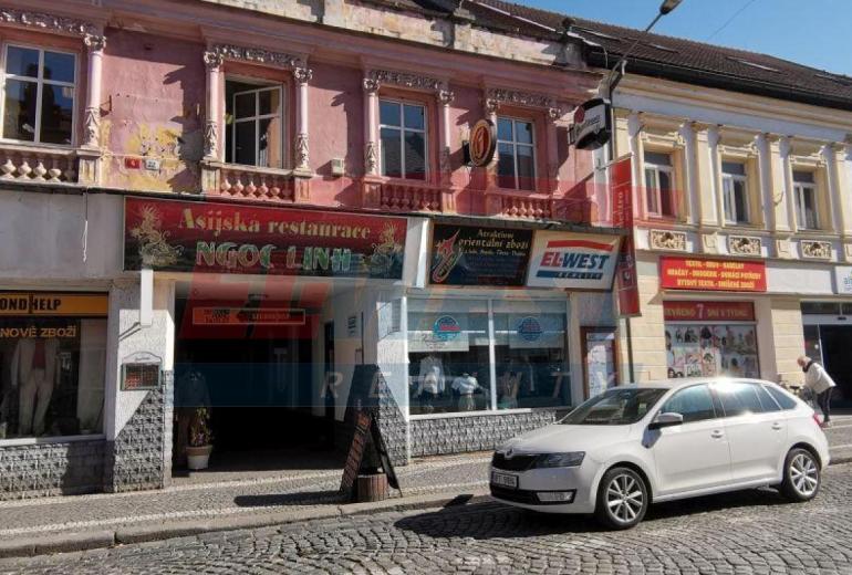 PRONÁJEM OBCHODNÍHO PROSTORU 62m2 V SUŠICI U NÁMĚSTÍ