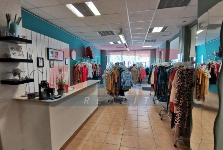 PRONÁJEM OBCHODNÍHO PROSTORU 62m2 V SUŠICI U NÁMĚSTÍ