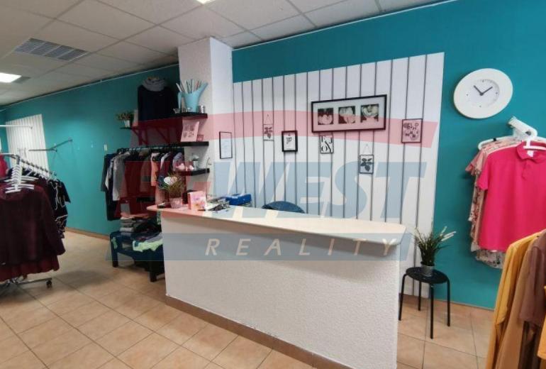 PRONÁJEM OBCHODNÍHO PROSTORU 62m2 V SUŠICI U NÁMĚSTÍ