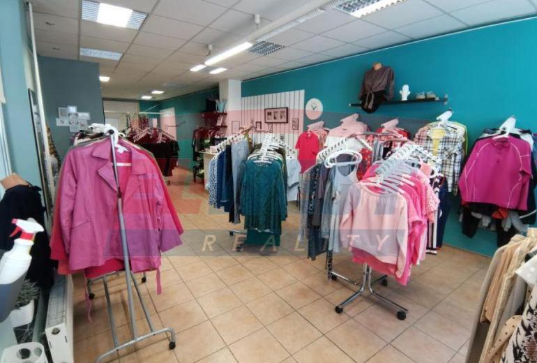 PRONÁJEM OBCHODNÍHO PROSTORU 62m2 V SUŠICI U NÁMĚSTÍ