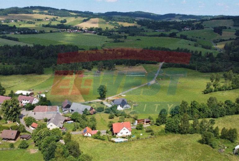 Prodej rodinného domu/chalupy s pozemkem 1593 m2 v Trsicích u Sušice