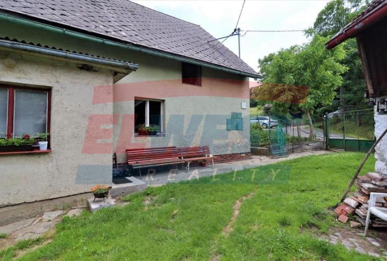 Prodej rodinného domu/chalupy s pozemkem 1593 m2 v Trsicích u Sušice