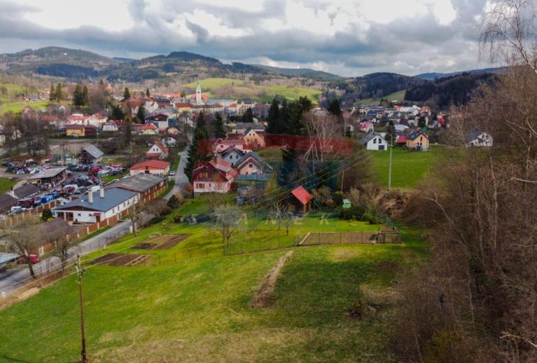 PRODEJ POZEMKU SE STAVEBNÍM POVOLENÍM V KAŠPERSKÝCH HORÁCH