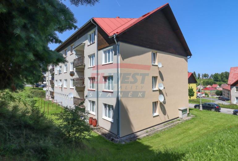 SNÍŽENÁ CENA !!! PRODEJ BYTU 3+1 / S LODŽIÍ V HARTMANICÍCH NA ŠUMAVĚ
