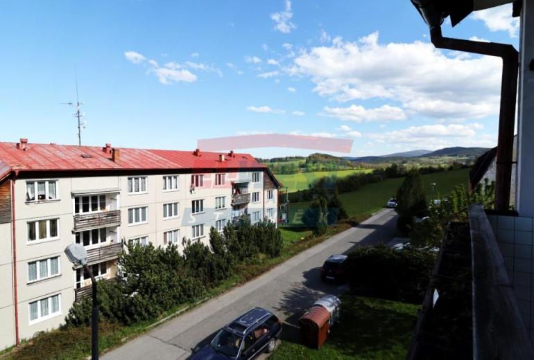 SNÍŽENÁ CENA !!! PRODEJ BYTU 3+1 / S LODŽIÍ V HARTMANICÍCH NA ŠUMAVĚ