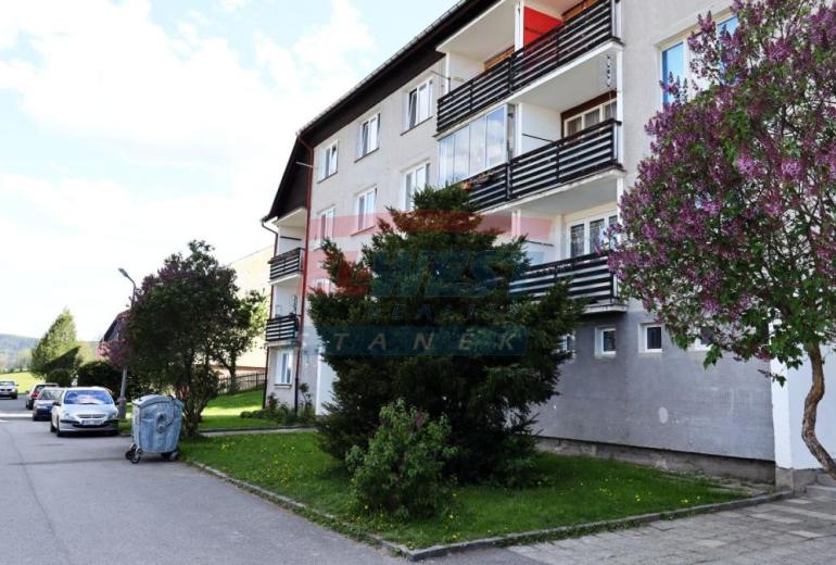 SNÍŽENÁ CENA !!! PRODEJ BYTU 3+1 / S LODŽIÍ V HARTMANICÍCH NA ŠUMAVĚ