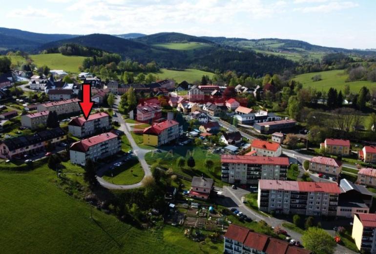 SNÍŽENÁ CENA !!! PRODEJ BYTU 3+1 / S LODŽIÍ V HARTMANICÍCH NA ŠUMAVĚ