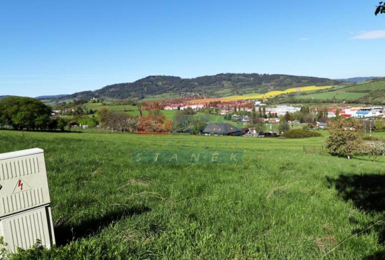 PRODEJ POZEMKU URČENÉHO K VÝSTAVBĚ CHATY, MALÉHO RD V SUŠICI