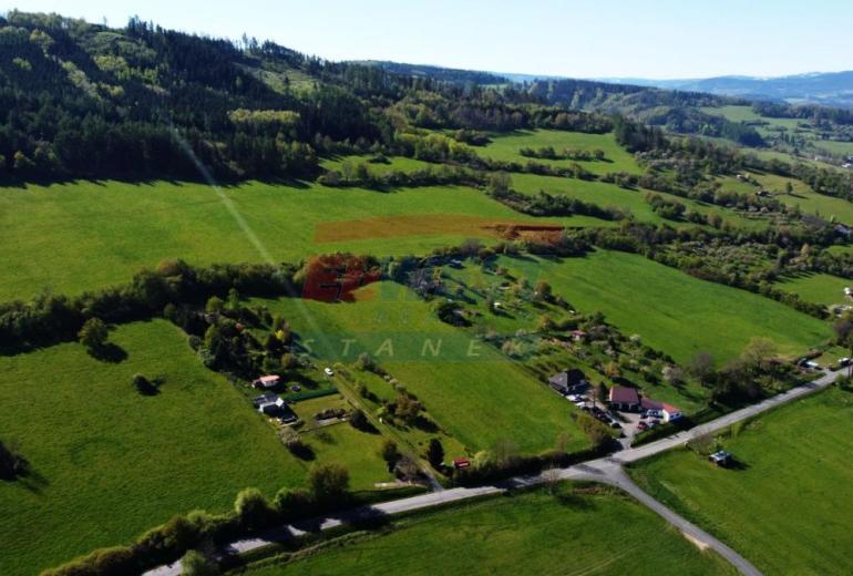 PRODEJ POZEMKU URČENÉHO K VÝSTAVBĚ CHATY, MALÉHO RD V SUŠICI