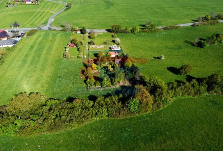 PRODEJ POZEMKU URČENÉHO K VÝSTAVBĚ CHATY, NEBO MENŠÍHO RD V SUŠICI