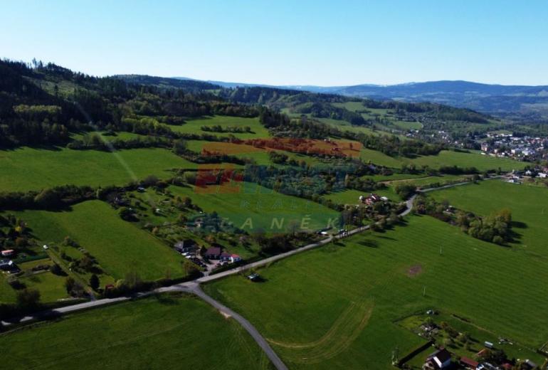 PRODEJ POZEMKU URČENÉHO K VÝSTAVBĚ CHATY, NEBO MENŠÍHO RD V SUŠICI