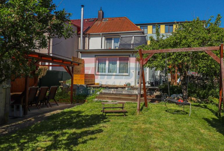 PRODEJ ZATEPLENÉHO RODINNÉHO DOMU SE ZAHRADOU V SUŠICI