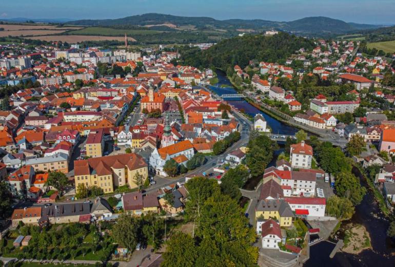 PRODEJ ZATEPLENÉHO RODINNÉHO DOMU SE ZAHRADOU V SUŠICI
