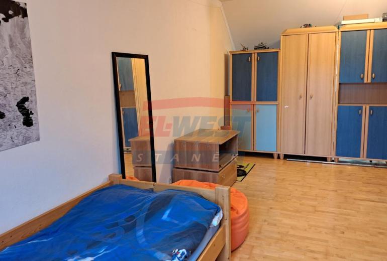 PRODEJ ŘADOVÉHO RODINNÉHO DOMU V SUŠICI S MALOU ZAHRÁDKOU