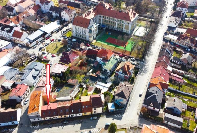 PRODEJ ŘADOVÉHO RODINNÉHO DOMU V SUŠICI S MALOU ZAHRÁDKOU