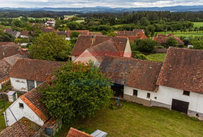 PRODEJ CHALUPY - DOMU SE ZAHRADOU U HORAŽĎOVIC - KOMUŠÍN