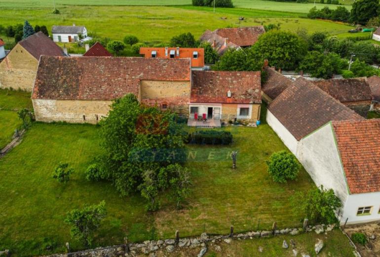 PRODEJ CHALUPY - DOMU SE ZAHRADOU U HORAŽĎOVIC - KOMUŠÍN