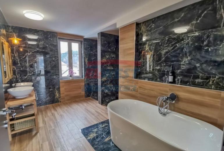 PRODEJ KOMERČNÍ - OBCHODNÍ BUDOVY S BYTY V CENTRU SUŠICE - ŠUMAVA