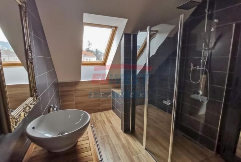 PRODEJ KOMERČNÍ - OBCHODNÍ BUDOVY S BYTY V CENTRU SUŠICE - ŠUMAVA