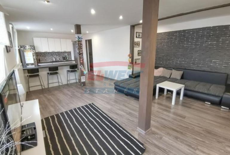 PRODEJ KOMERČNÍ - OBCHODNÍ BUDOVY S BYTY V CENTRU SUŠICE - ŠUMAVA