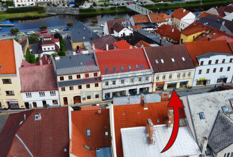 PRODEJ KOMERČNÍ - OBCHODNÍ BUDOVY S BYTY V CENTRU SUŠICE - ŠUMAVA