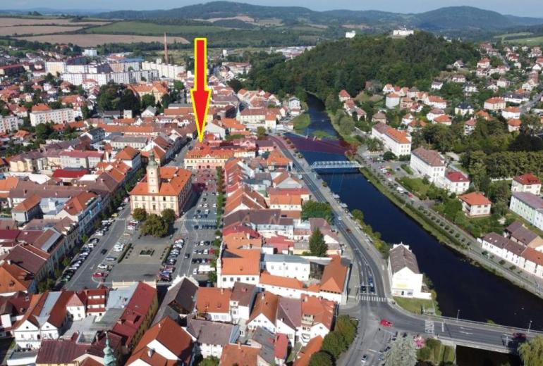 PRODEJ KOMERČNÍ - OBCHODNÍ BUDOVY S BYTY V CENTRU SUŠICE - ŠUMAVA