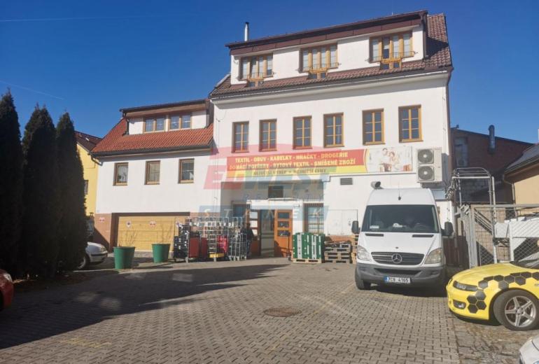 PRODEJ KOMERČNÍ - OBCHODNÍ BUDOVY S BYTY V CENTRU SUŠICE - ŠUMAVA