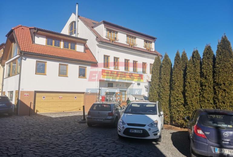 PRODEJ KOMERČNÍ - OBCHODNÍ BUDOVY S BYTYV CENTRU SUŠICE - ŠUMAVA