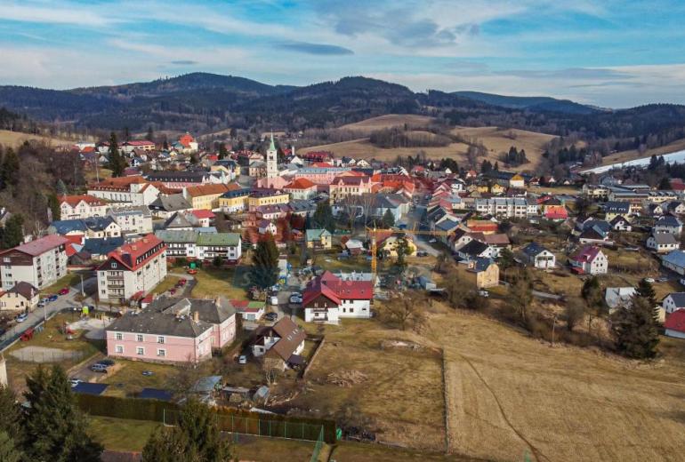 PRODEJ ZDĚNÉHO BYTU 2+1, 80 M2 V KAŠPERSKÝCH HORÁCH
