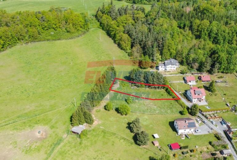 Pozemek určený k výstavbě domu1678 m2 v Kolinci