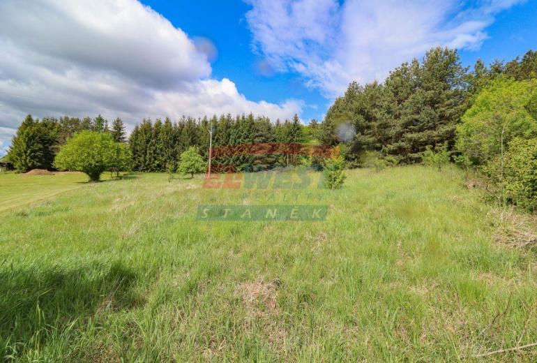 Pozemek určený k výstavbě domu 1679 m2 v Kolinci