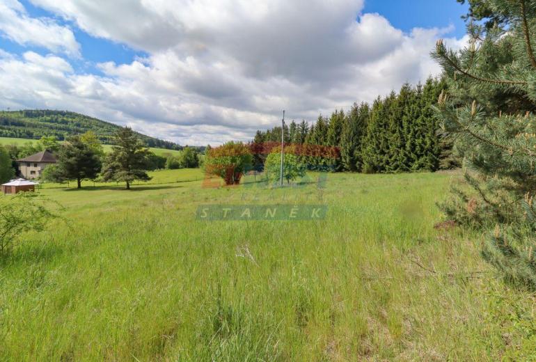 Pozemek určený k výstavbě domu 1679 m2 v Kolinci
