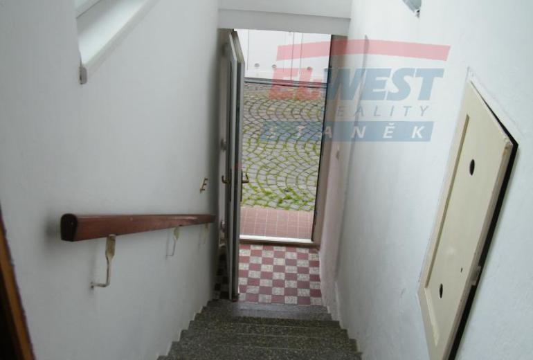 Pronájem bytu 2+1 na náměstí v Sušici