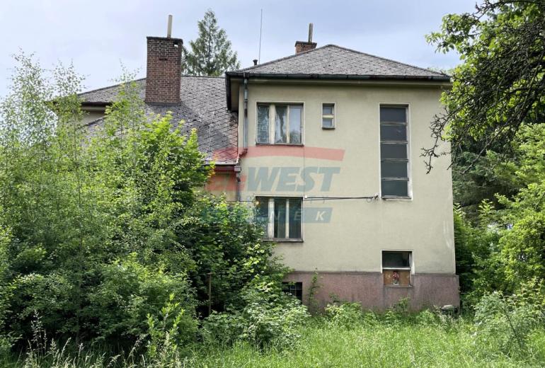 Prodej rodinné vily se zahradou a garáží v Klatovech