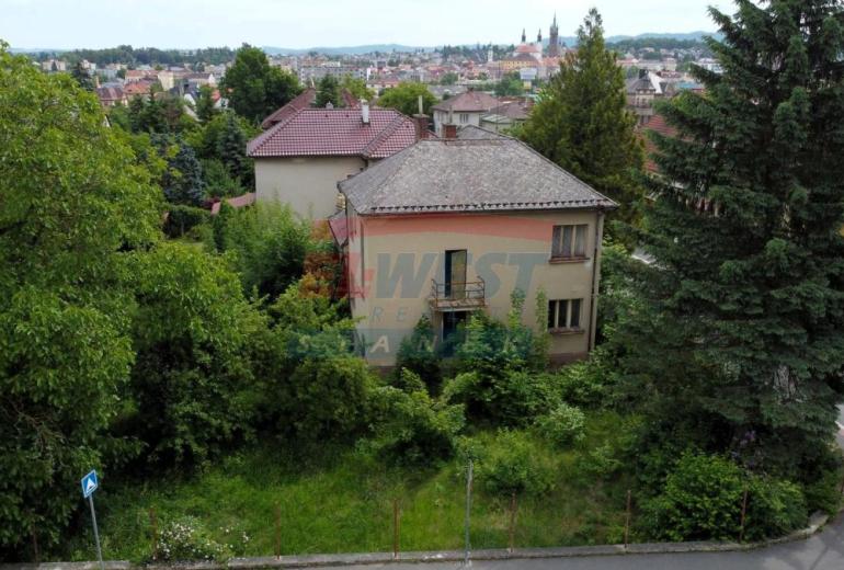 Prodej rodinné vily se zahradou a garáží v Klatovech