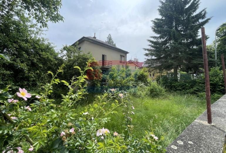 Prodej rodinné vily se zahradou a garáží v Klatovech