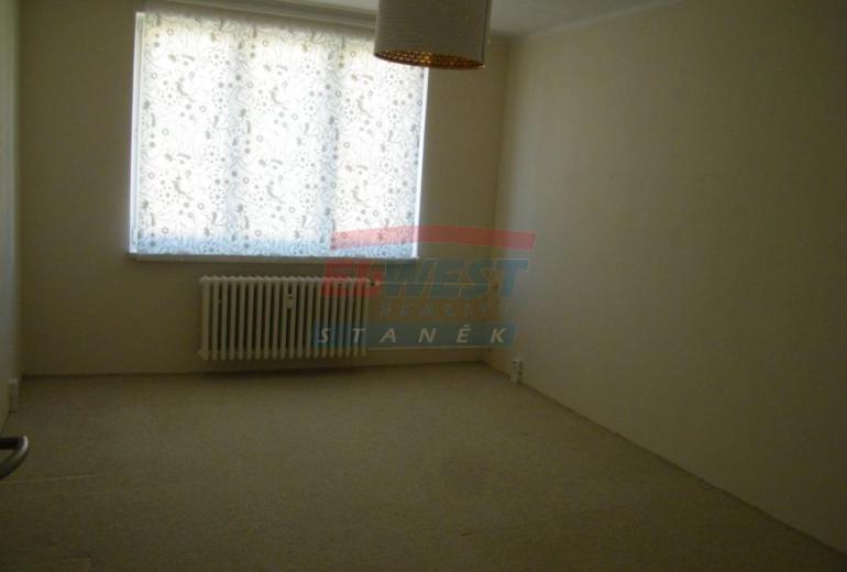 Pronájem bytu 3+1 s balkonem a garáží ve zděné bytovce v Sušici