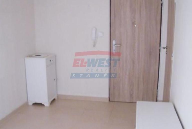 Pronájem bytu 3+1 s balkonem a garáží ve zděné bytovce v Sušici