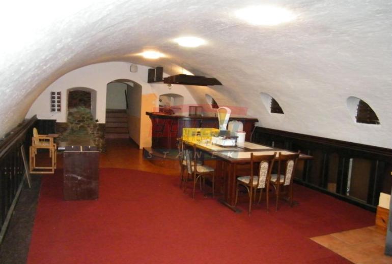 Pronájem komerčních prostor na náměstí v Sušici