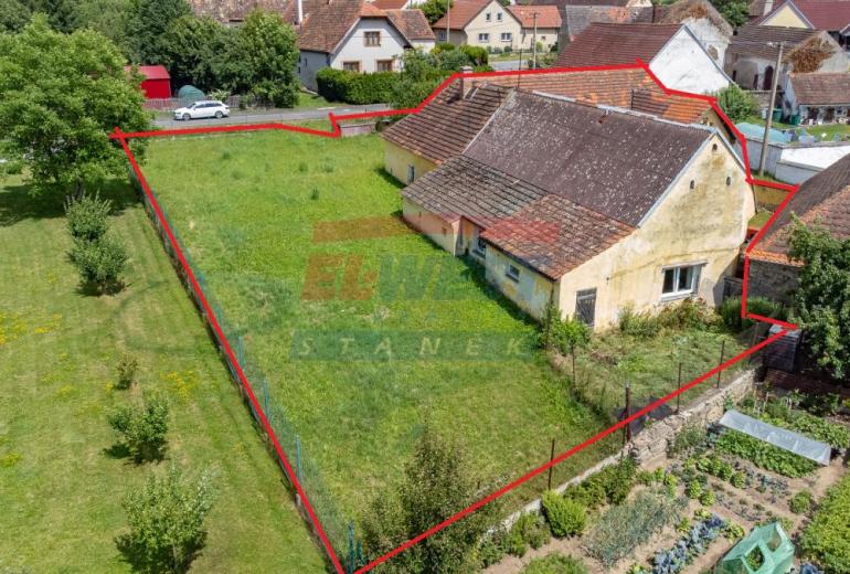 Prodej rodinného domu 3+1 s garáží a stodolou v Malém Boru u Horažďovic
