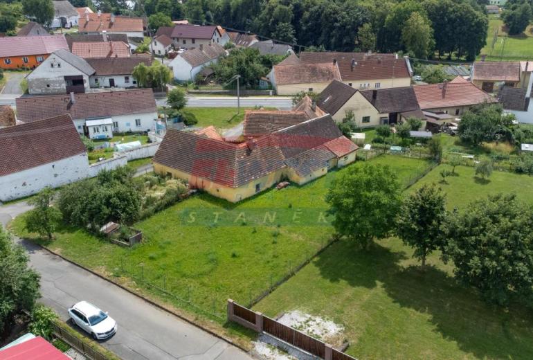 Prodej rodinného domu 3+1 s garáží a stodolou v Malém Boru u Horažďovic