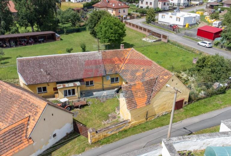 Prodej rodinného domu 3+1 s garáží a stodolou v Malém Boru u Horažďovic