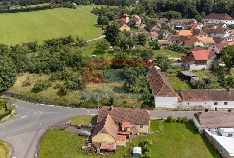 Prodej domu se stodolou a velkou zahradou v Žihobcích