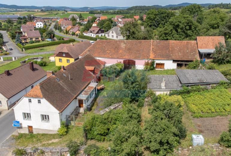 Prodej domu se stodolou a velkou zahradou v Žihobcích