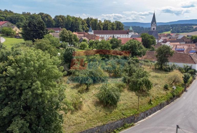 Prodej domu se stodolou a velkou zahradou v Žihobcích