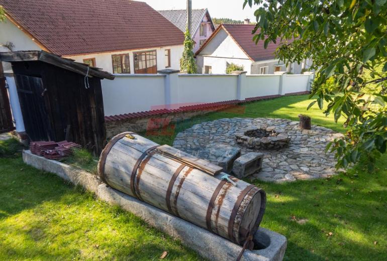 Prodej domu s pecí – usedlosti v Těšetinách u Klatov