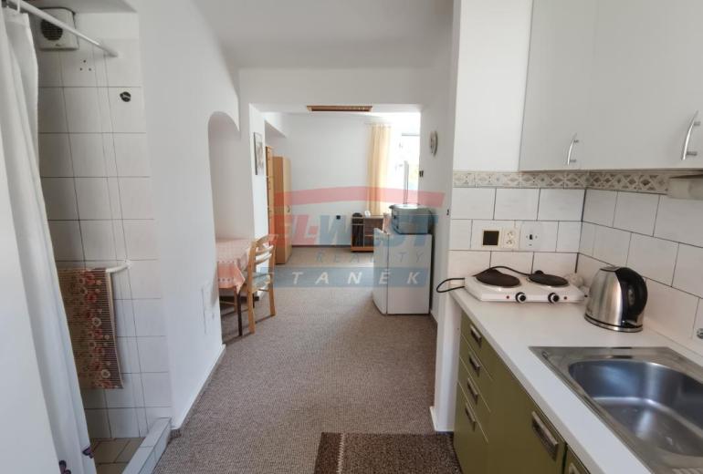 Pronájem samostatného bytu 1+kk ve zděném domě v centru Sušice