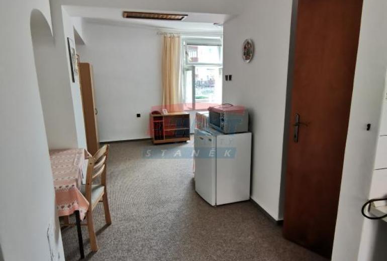 Pronájem samostatného bytu 1+kk ve zděném domě v centru Sušice