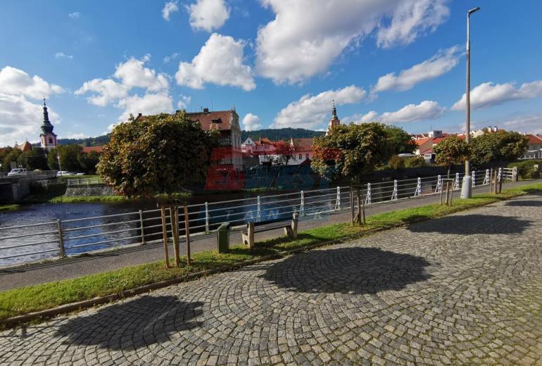 Pronájem samostatného bytu 1+kk ve zděném domě v centru Sušice